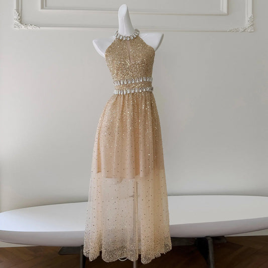 Robe longue en gaze à paillettes pour un dîner élégant