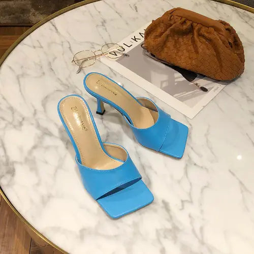 Talons aiguilles carrés simples à bout ouvert