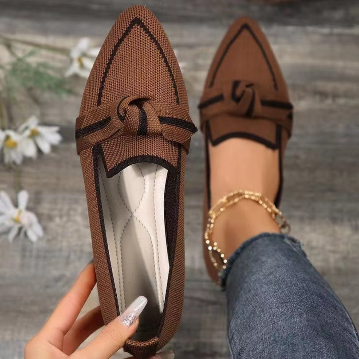 Bow Contrast Trim Point Toe Loafers Brown