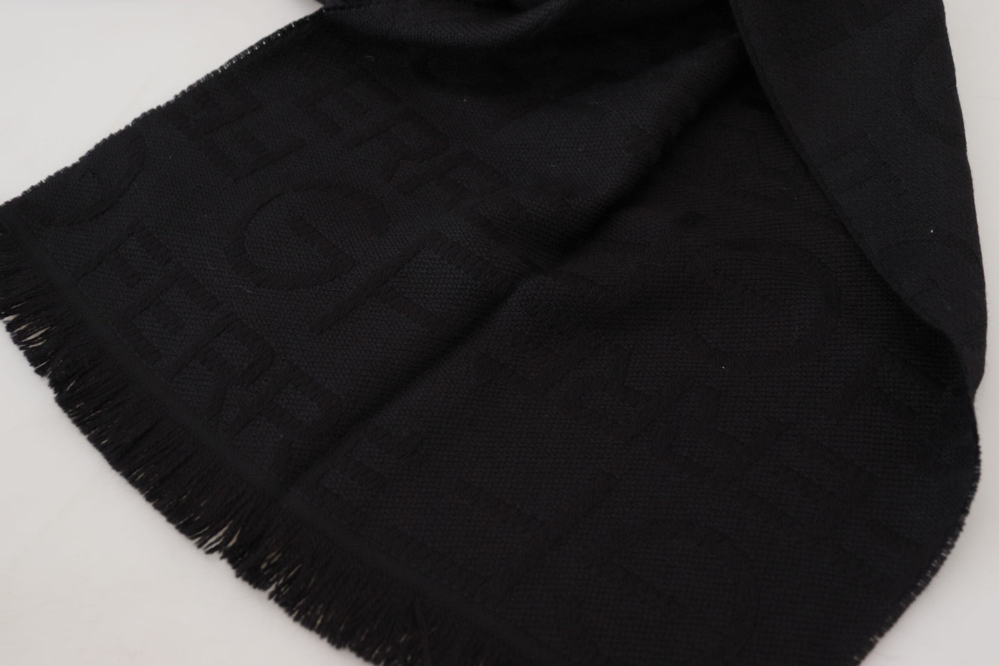 GF Ferre Elegant Wool Scarf with Fringes