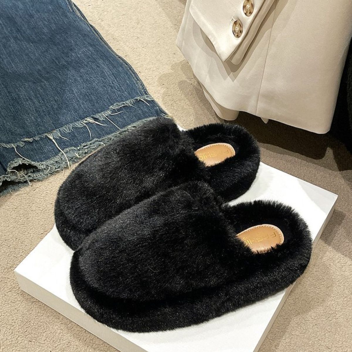 Fuzzy Round Toe Flat Slippers Black