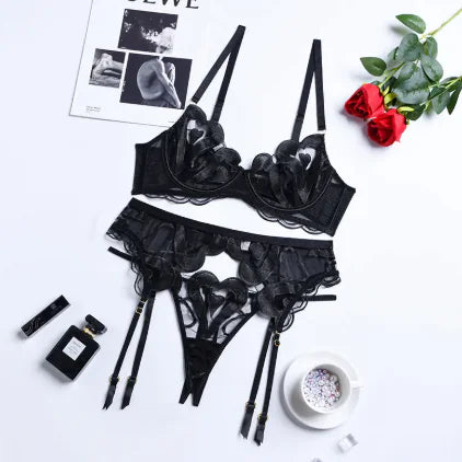 Ensemble de lingerie brodée en maille