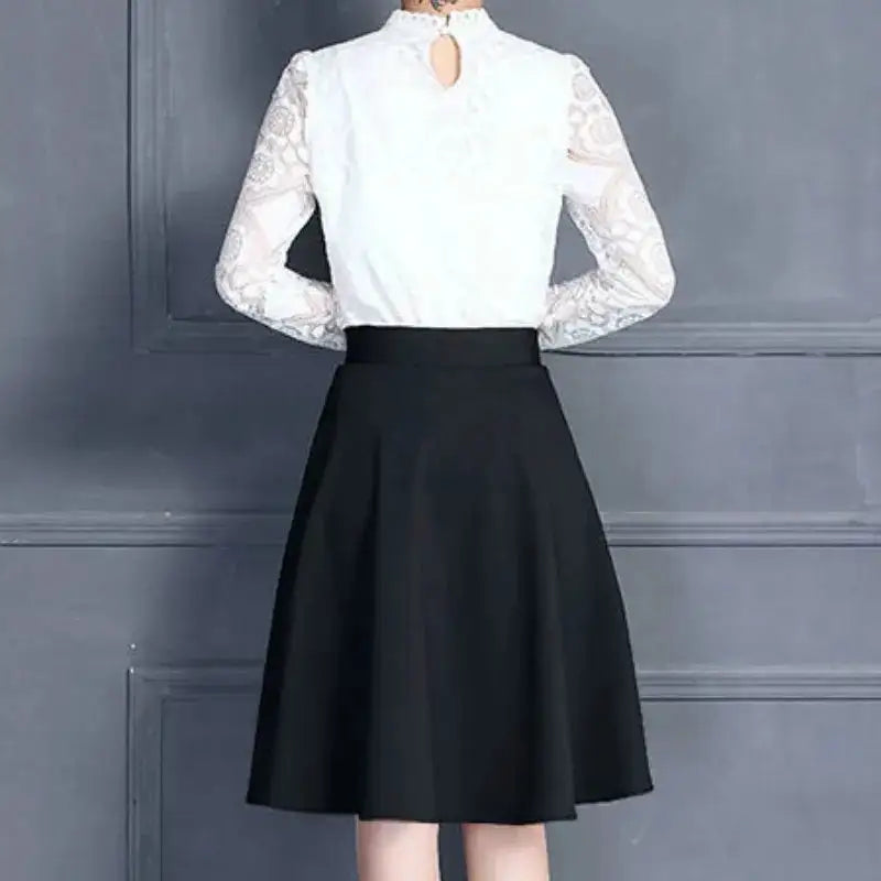 Elegant Skirt with Pockets