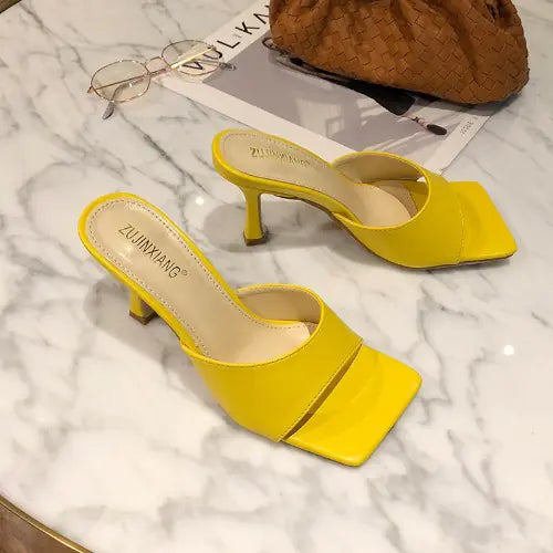 Talons aiguilles carrés simples à bout ouvert