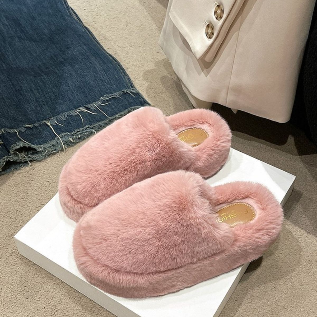 Fuzzy Round Toe Flat Slippers Pink