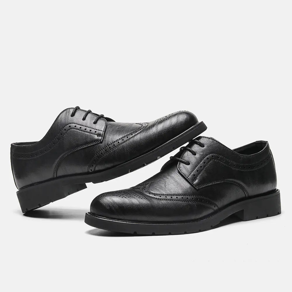 Grandes chaussures habillées en cuir souple pour le travail